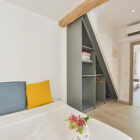 Apartment Le Petit Castelet - New Superb Flat In Old Antibes, Ac, Wifi, For 4 Antibes